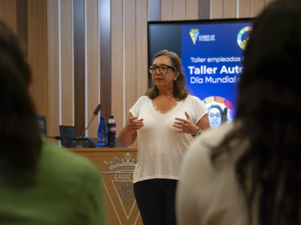 El Cádiz CF se compromete contra el cáncer de mama
